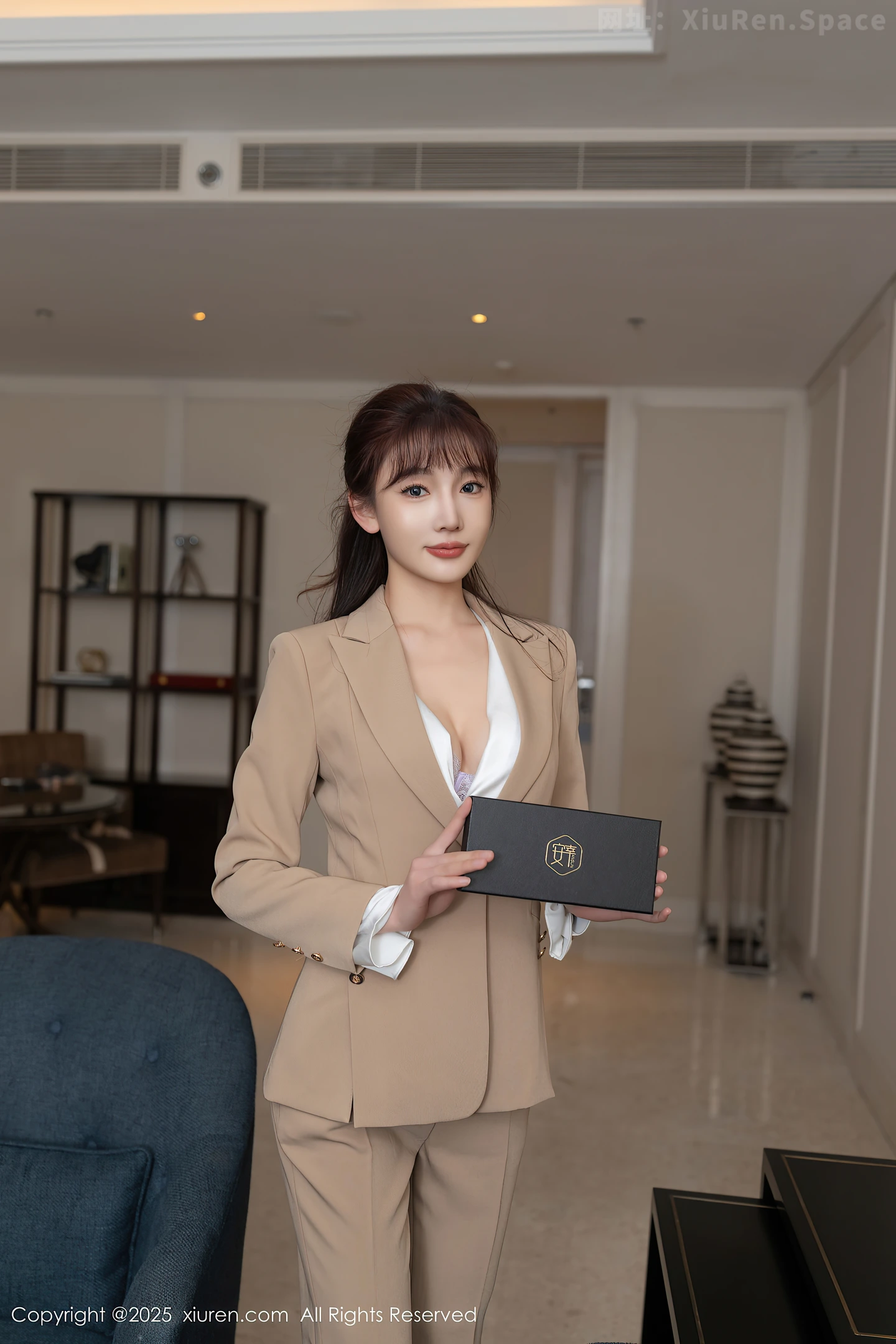 图片[3]-[XiuRen秀人网] VOL.9881 模特陆萱萱脱性感浅色西服露超薄肉丝秀柔美身姿迷人诱惑写真82P-秀人网官方网站